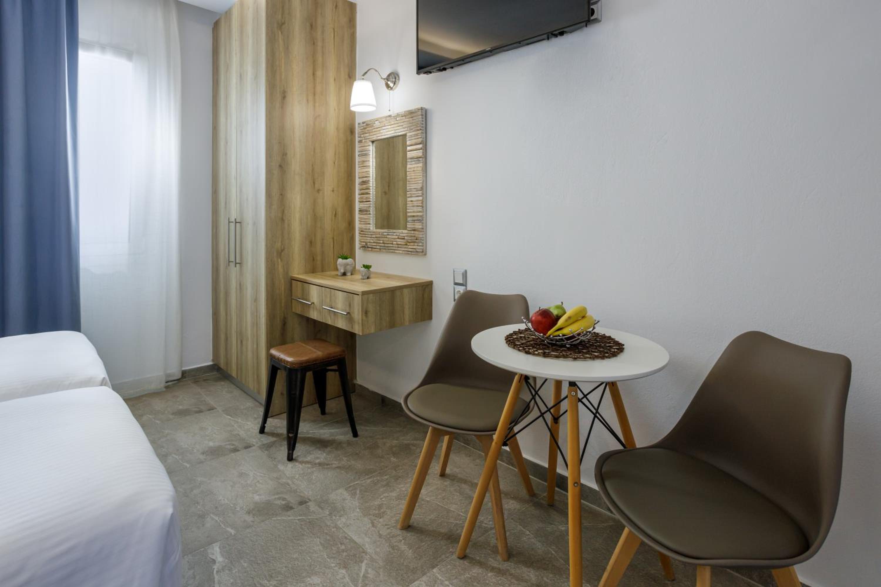 Semes Luxury Apts By Estia 8/20