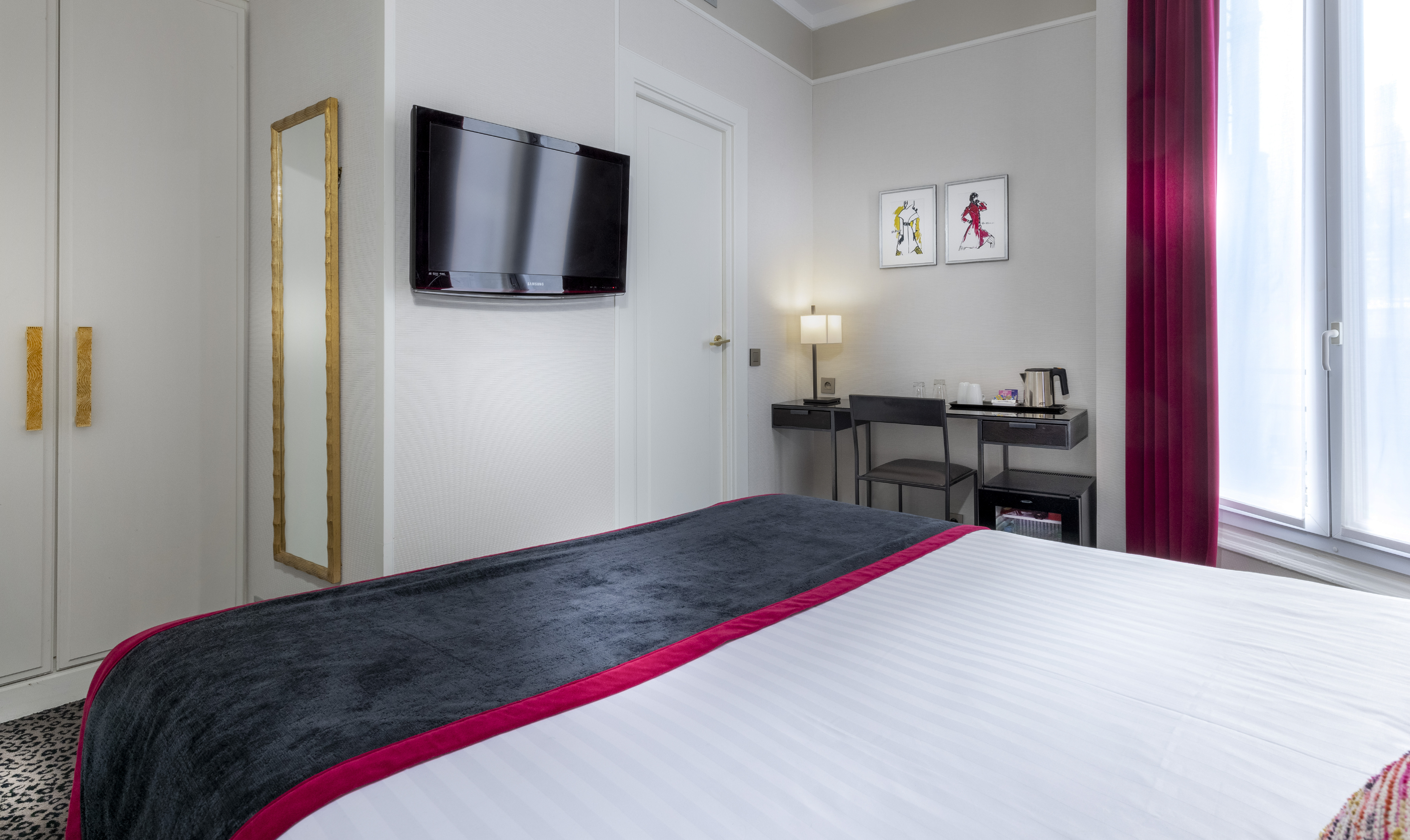 Classic, Single, Queen Bed