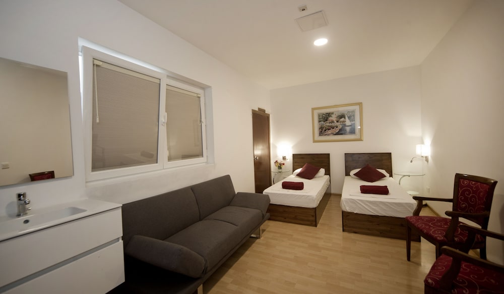 Marco Polo Malta Hostel 17/41