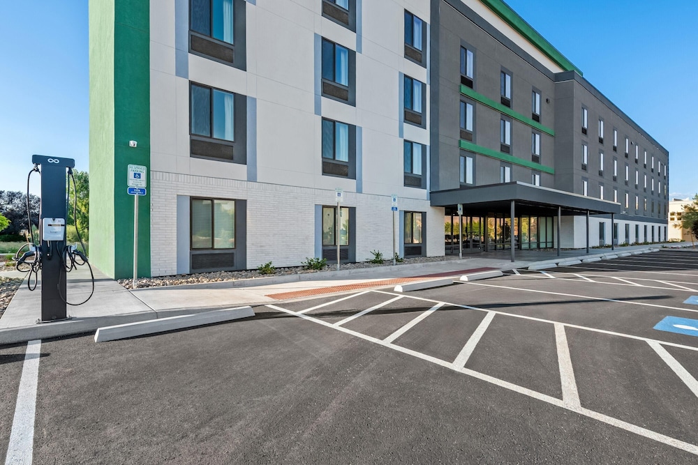 ECHO Suites Extended Stay by Wyndham Reno 60/72