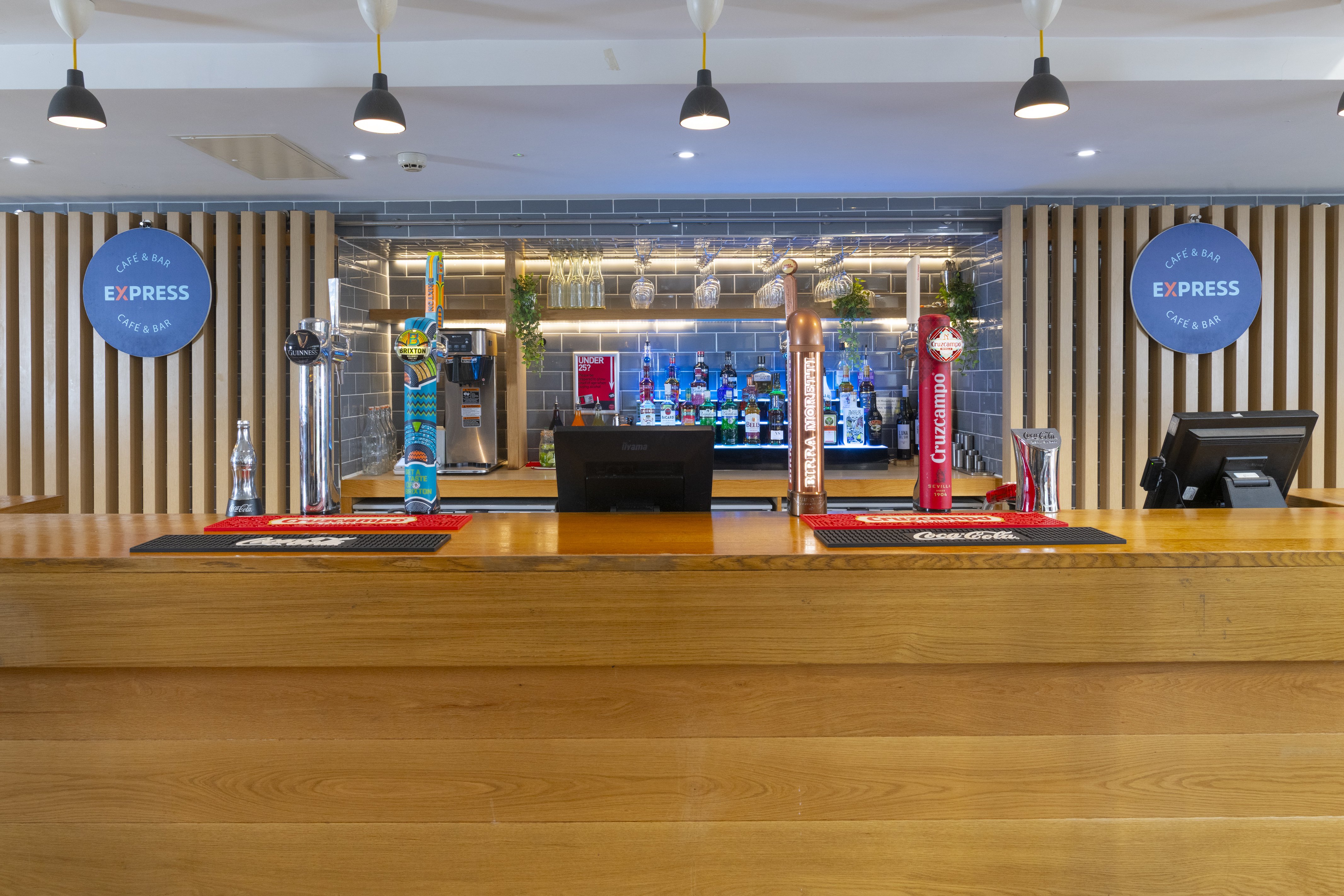 HOLIDAY INN EXPRESS BIRMINGHAM NEC 15/73
