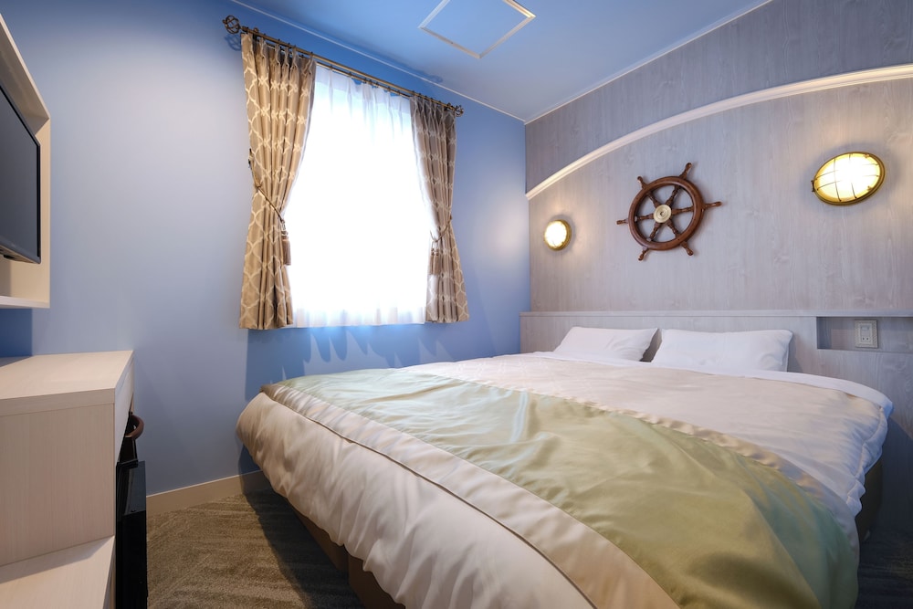 ROOM, DOUBLE BED