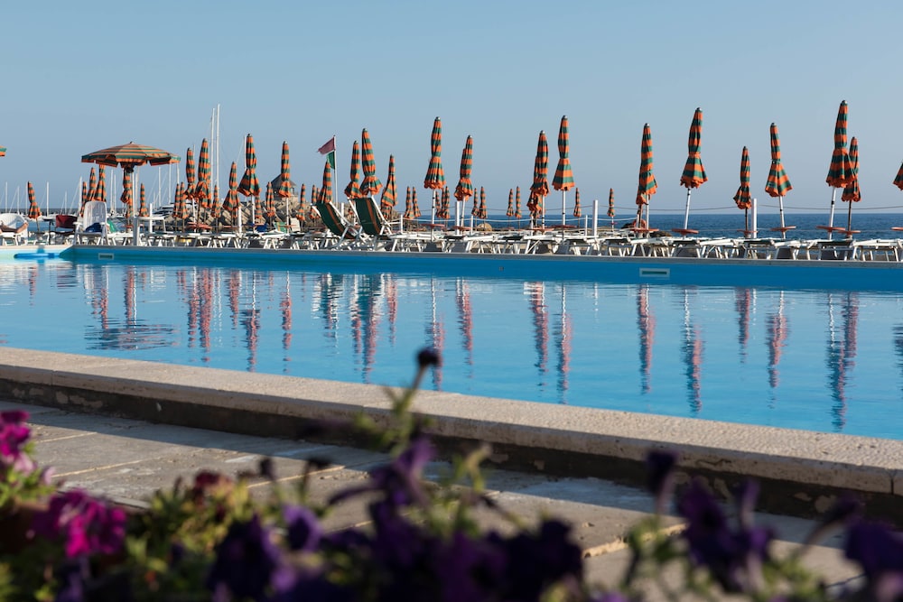 Mercure Civitavecchia Sunbay Park Hotel 62/65