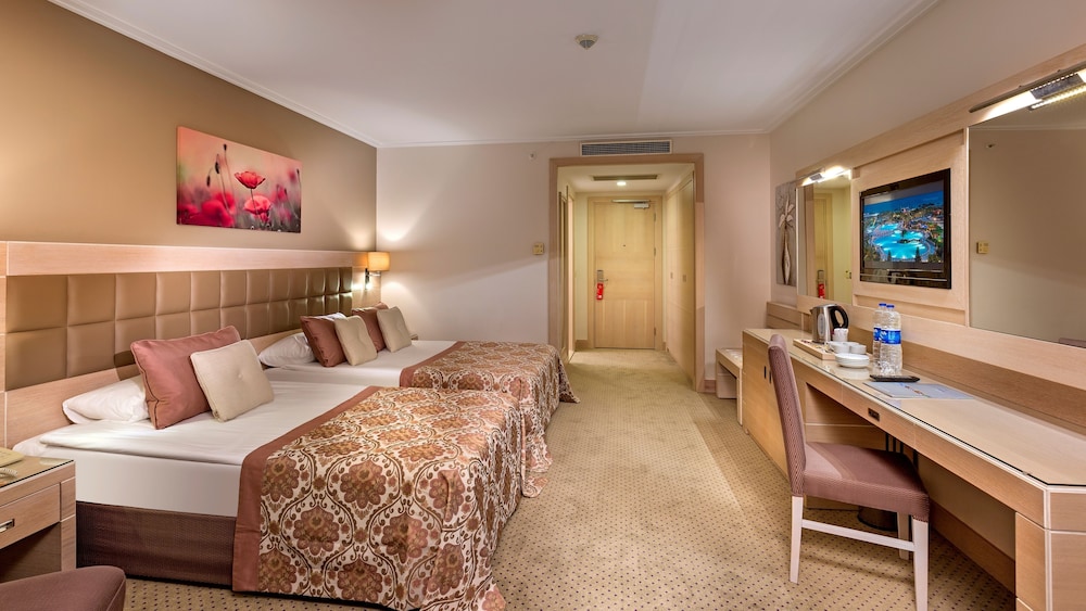 Miracle Resort Hotel 27/72