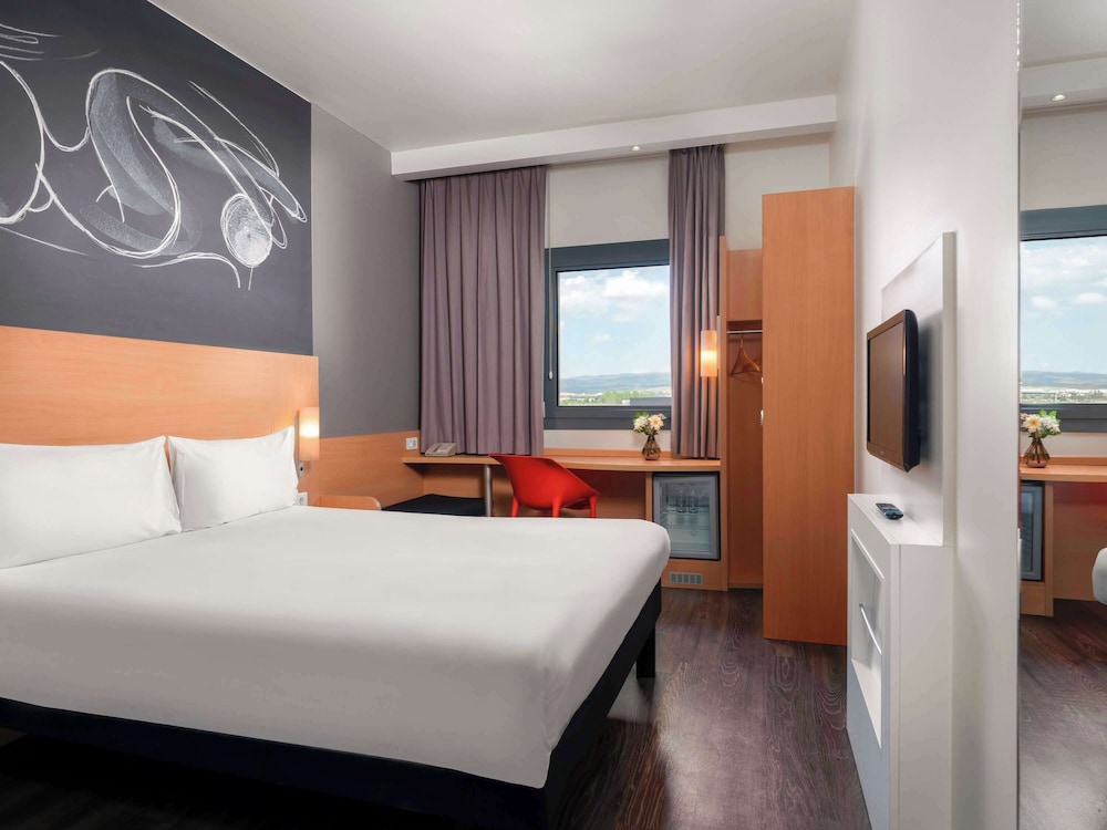 ROOM, TWIN BEDS