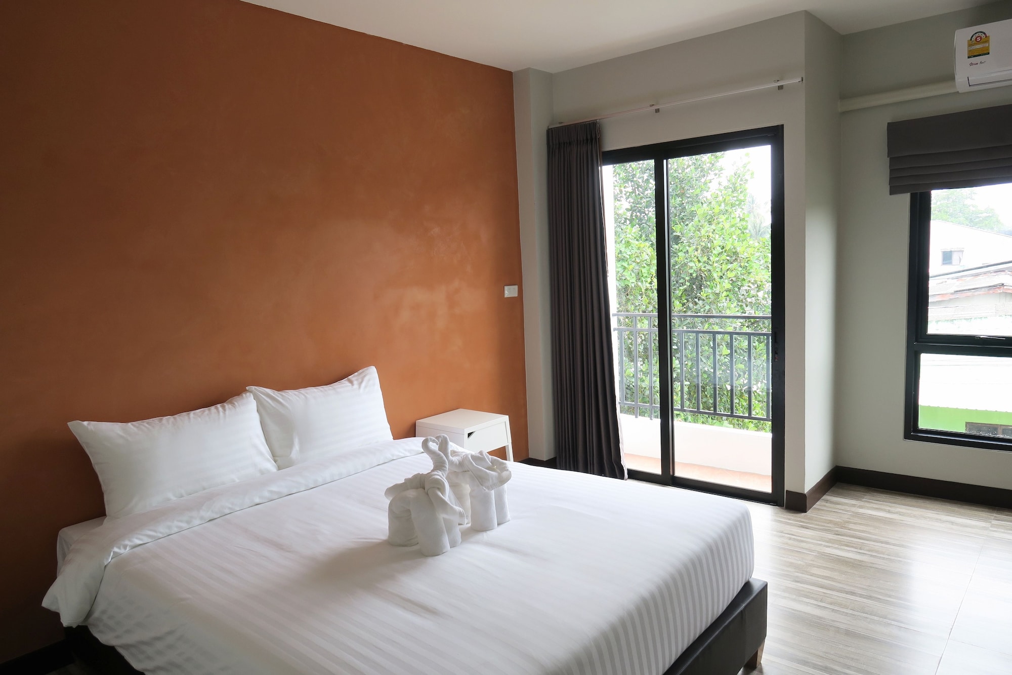 DELUXE, DOUBLE BED