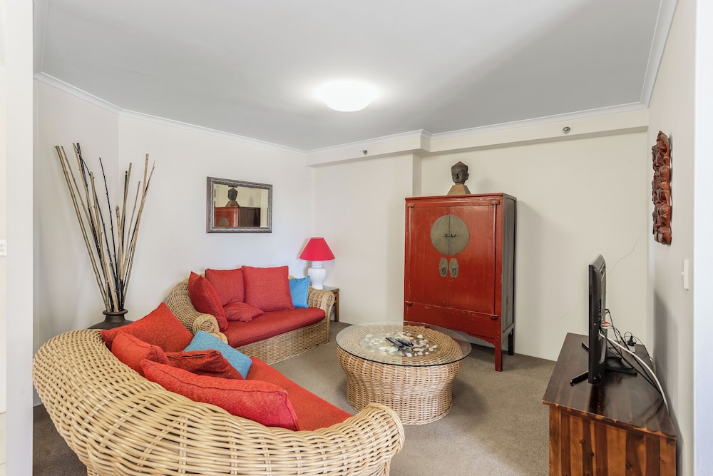 The Meriton On Main Beach 34/50