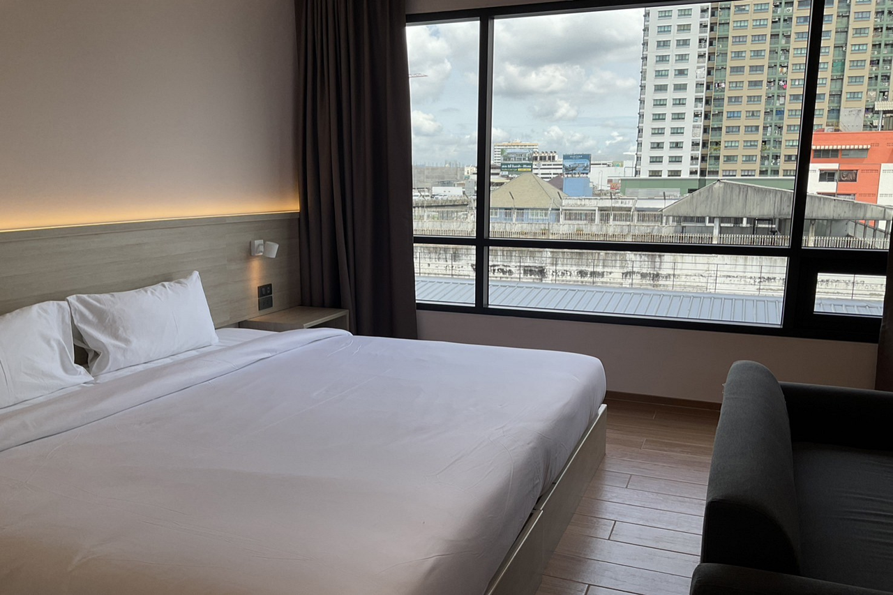 35 Bow Hotel & Complex 10/15
