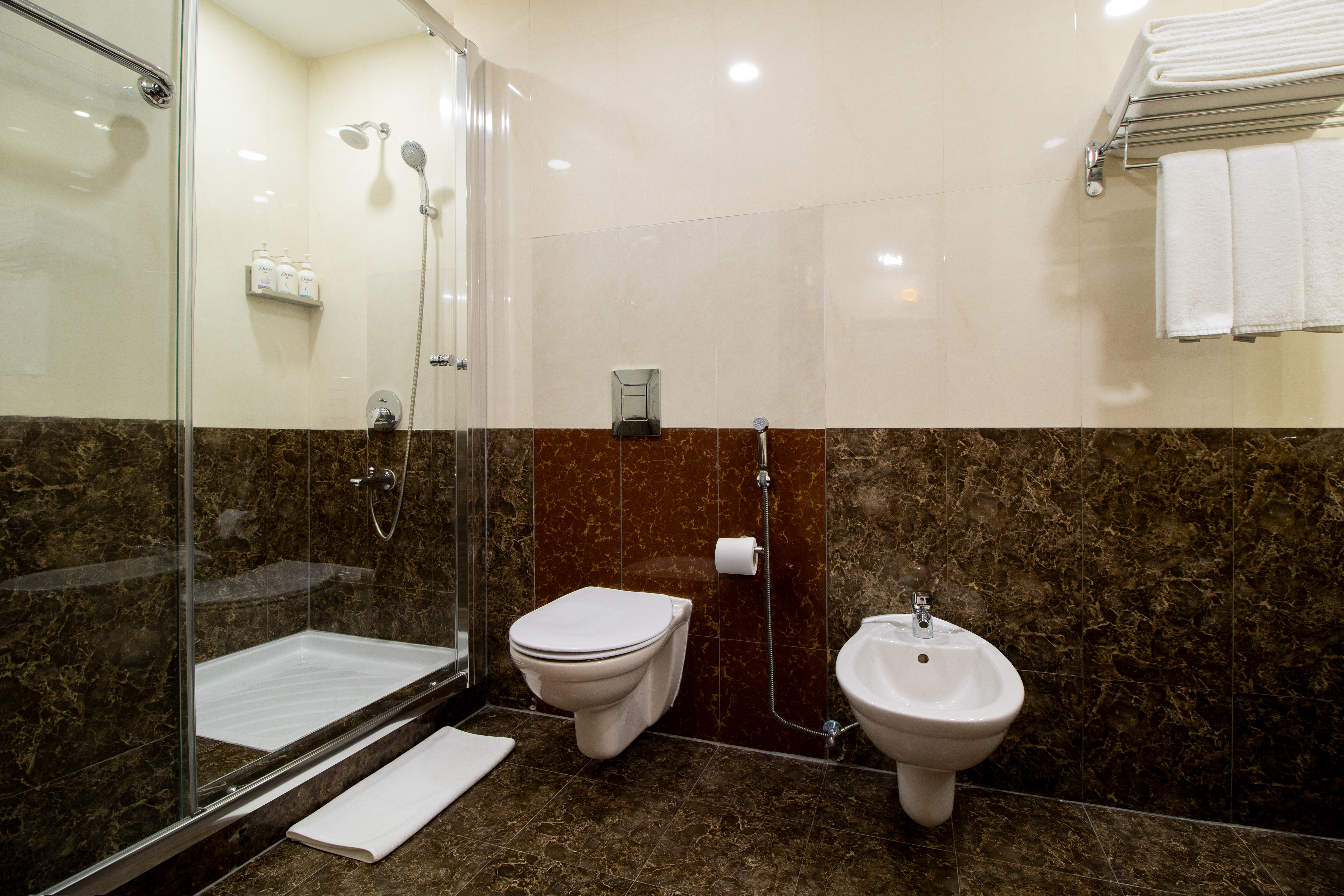 جناح بإطلالة على البحر بـ3 غرف نوم مع دخول الصالة، Holiday Inn Kuwait 8/8