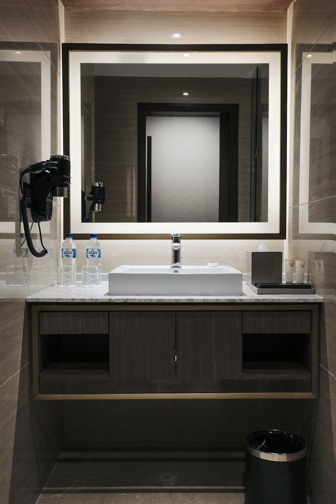 GRAMM HOTEL by Ambarrukmo 5/64