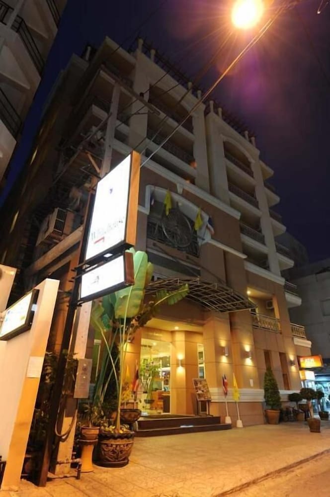 The Whitehouse Condotel 1/40