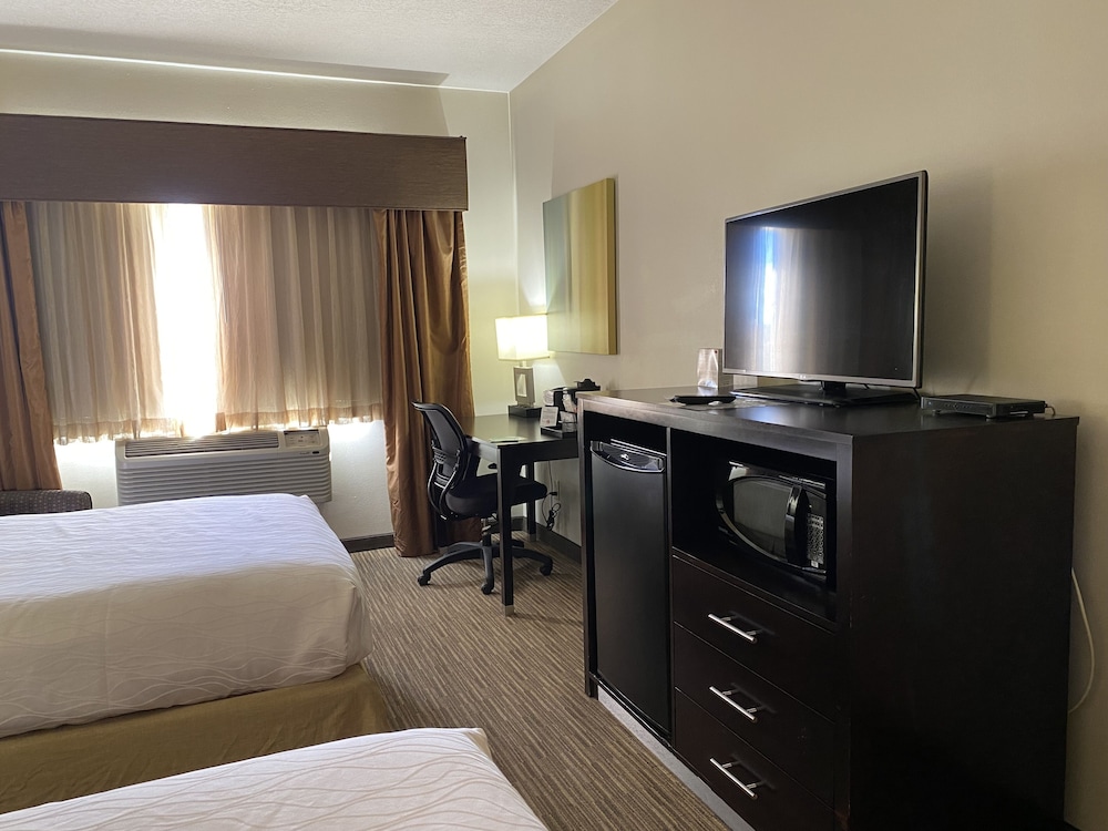Best Western Plus The Four Corners Inn 26/69