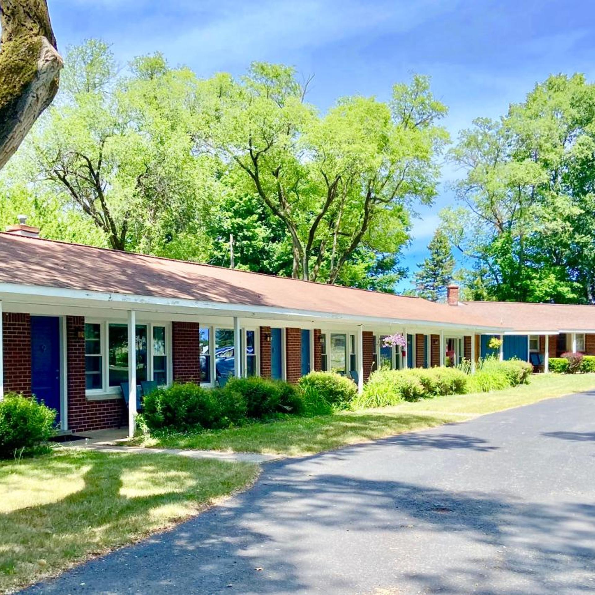Elk Rapids Lakeshore Inn 1/42