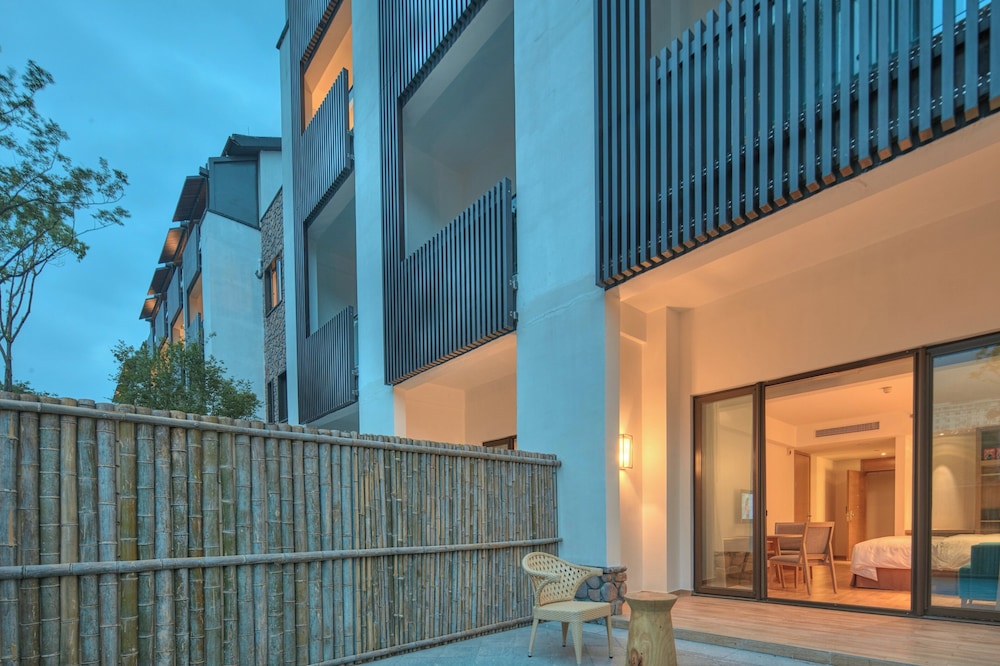 HOLIDAY INN EXPRESS ZHEJIANG QIANXIA LAKE 8/49