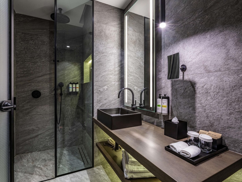 Pullman Tbilisi Axis Towers 45/45