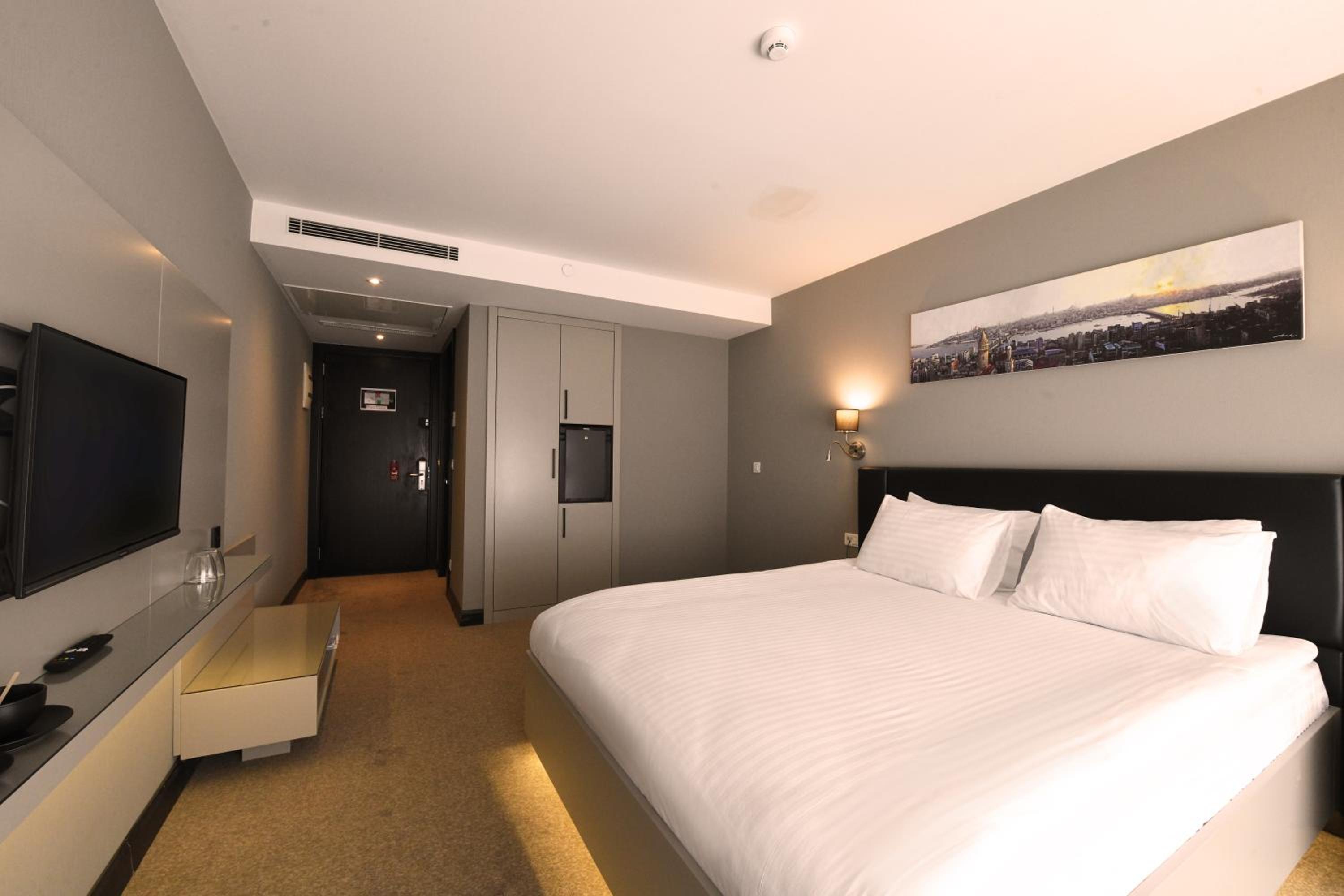 Room, Double Bed, Balcony