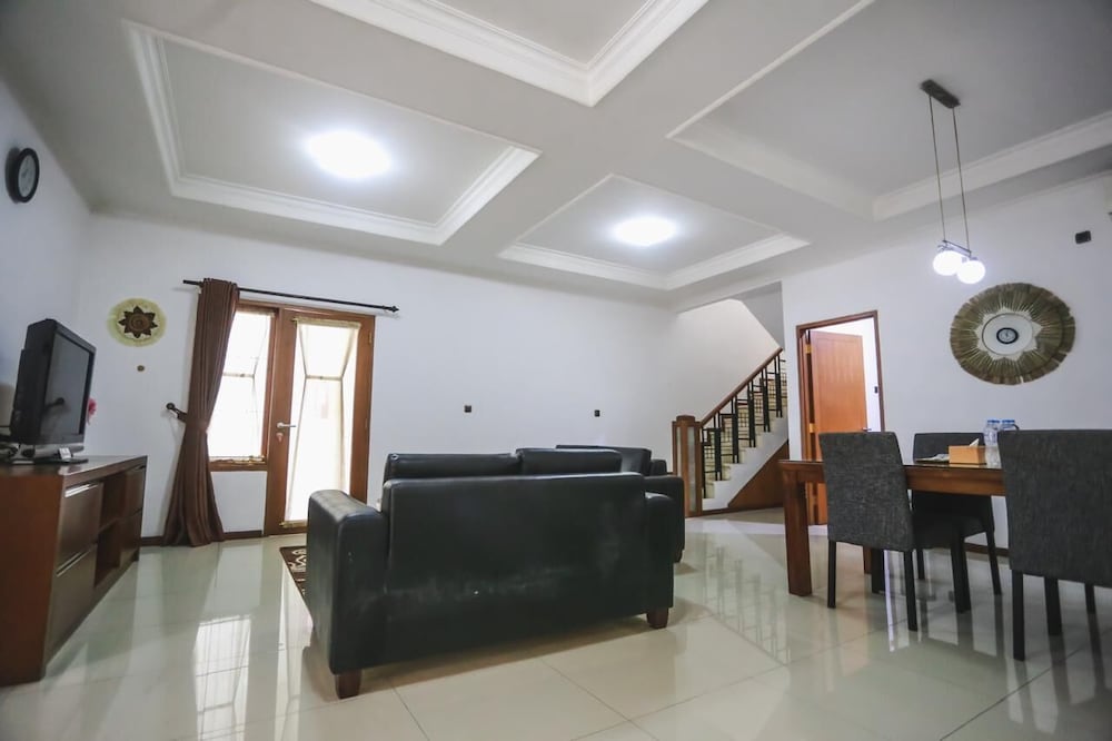 KULDESAK VILLAS BANDUNG 50/74