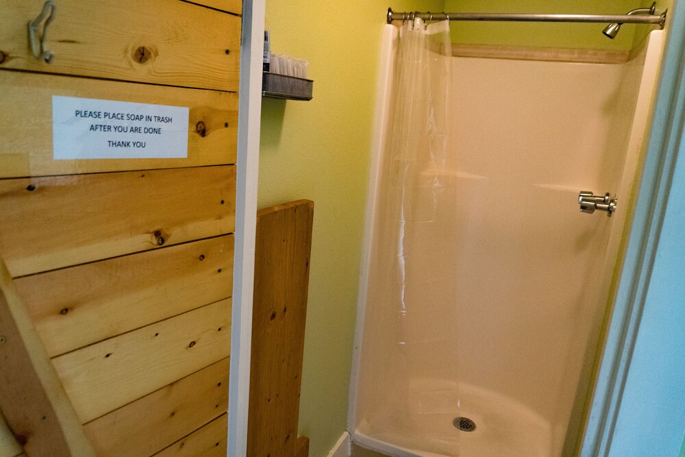 Estes Park Adventure Hostel 26/26