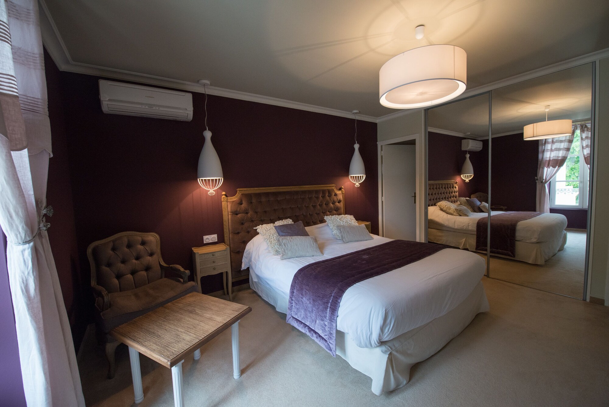 Castle, Superior, Queen Bed