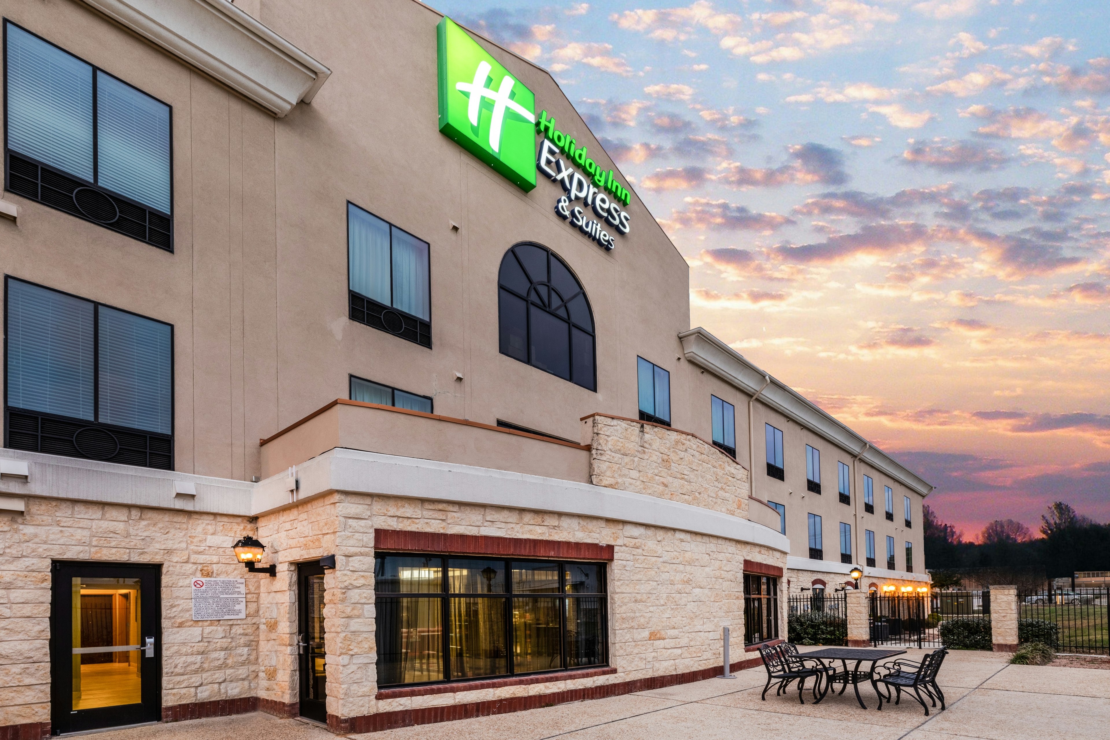 Holiday Inn Express Suites Floresville 4/58