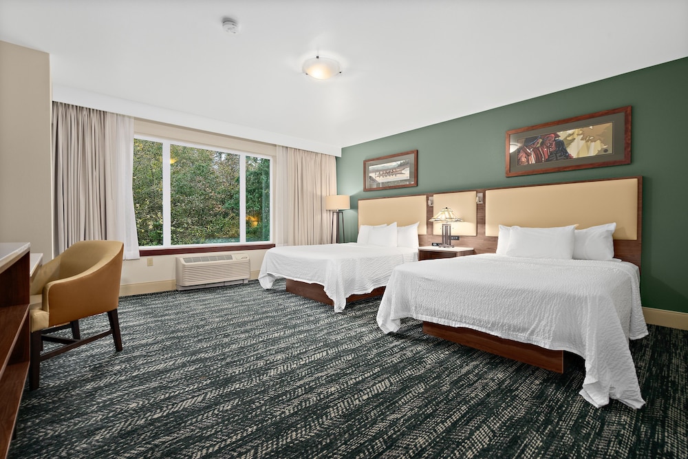 Family Suite, Deluxe, Suite, 1 King and 2 Queen Beds
