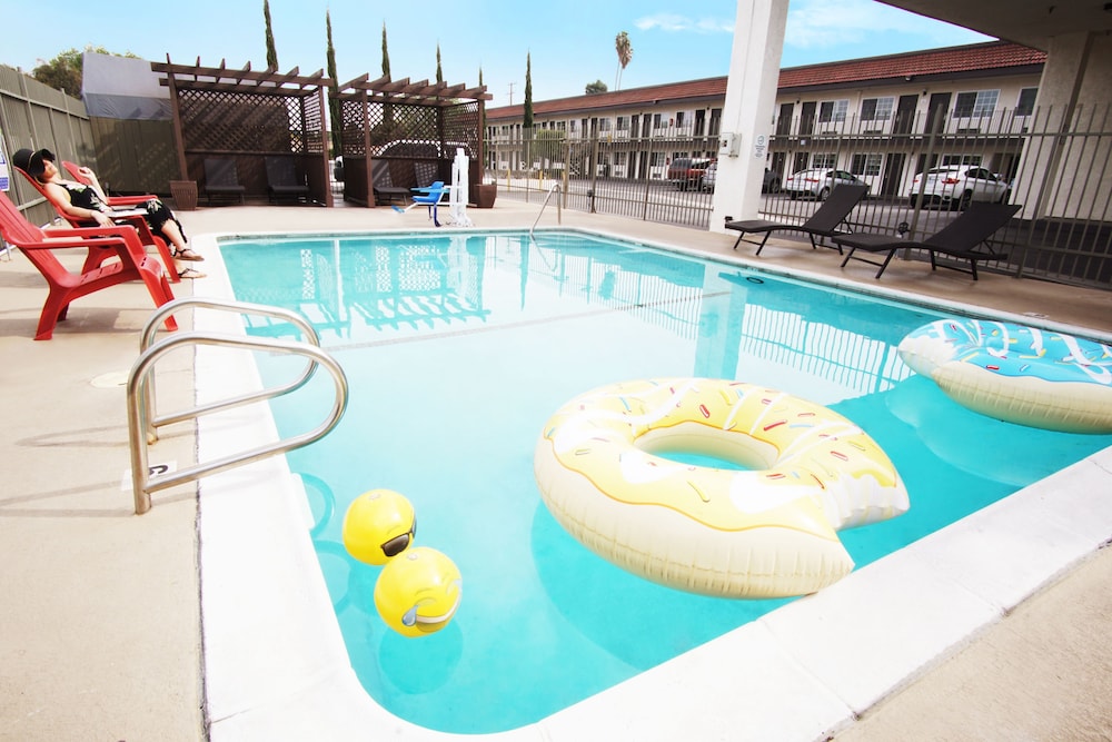 Dixie Orange County Hotel 30/38