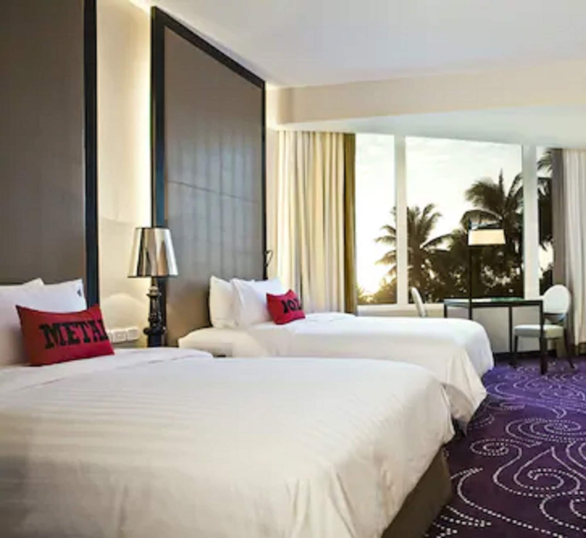 غرفة ديلوكس بسرير كينج بإطلالة على البحر، Hard Rock Hotel Pattaya 3/10
