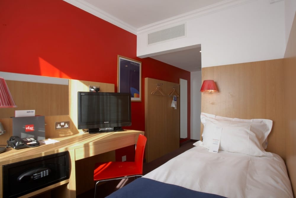 Radisson Hotel York 10/76