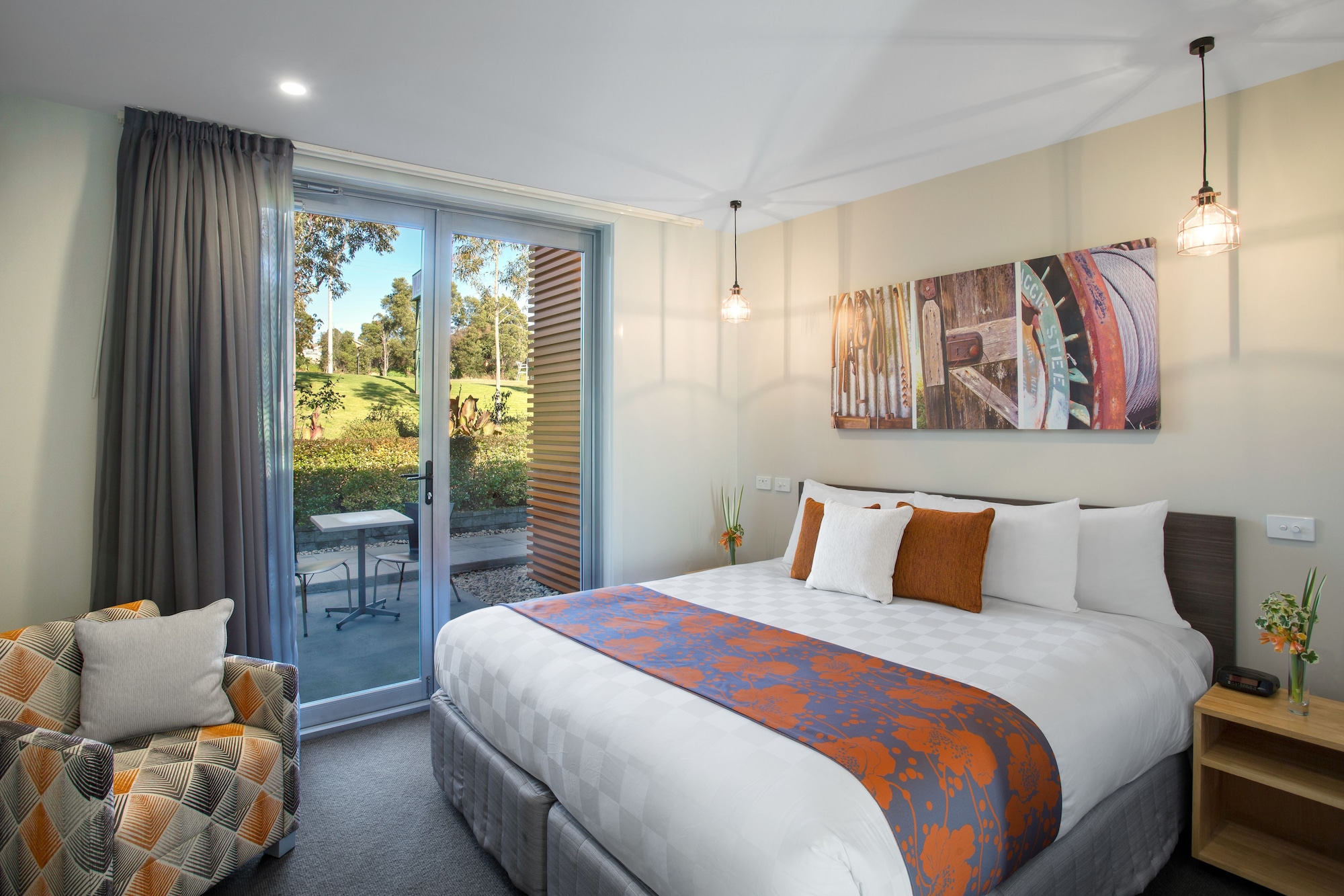Standard, Queen Bed