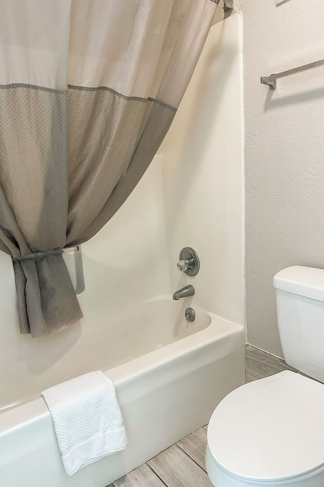 Regal Inn Guntersville Hwy 431 50/50