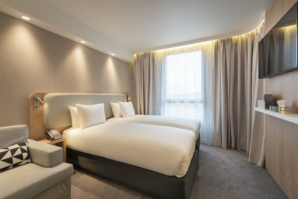 Room at Holiday Inn Express Marne la Vallee Val d Europe an IHG Hotel, BAILLY-ROMAINVILLIERS