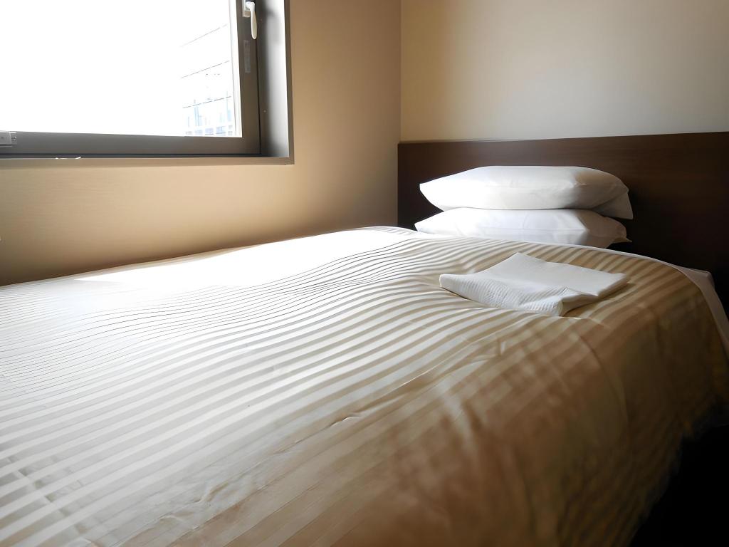 Semi Room, Double Bed