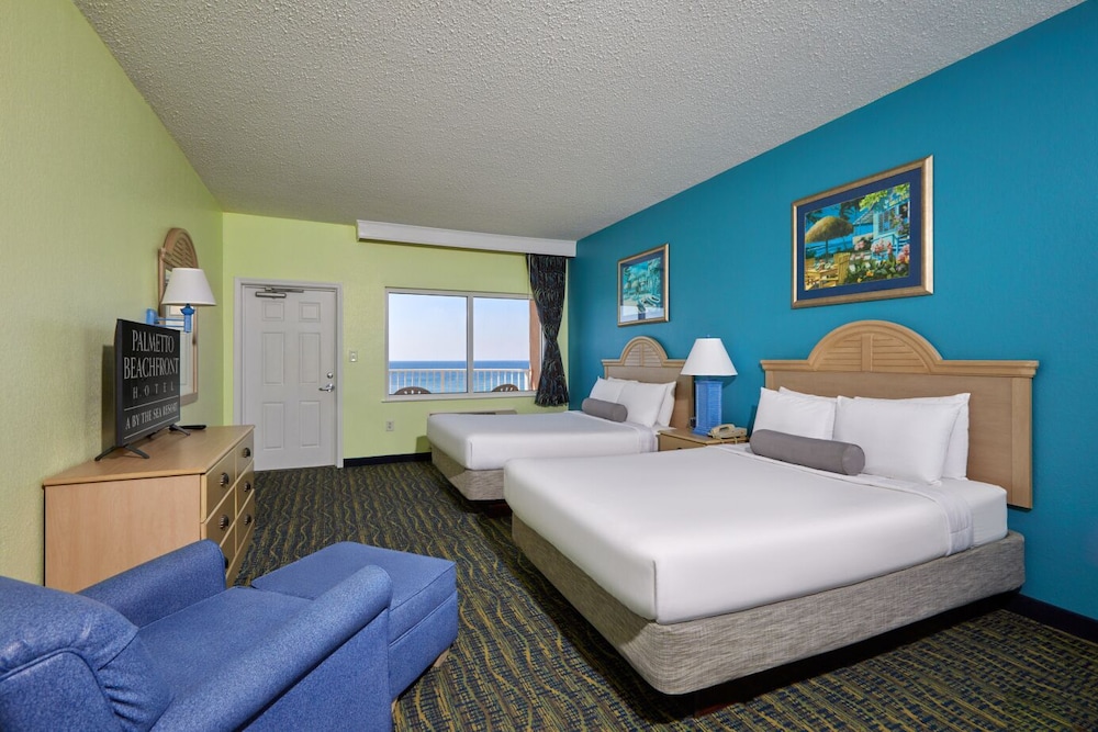 CLASSIC, 2 QUEEN BEDS, BEACH FRONT, KITCHEN