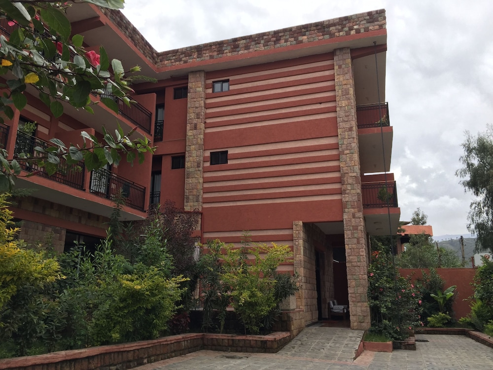 Harbe Hotel 7/50