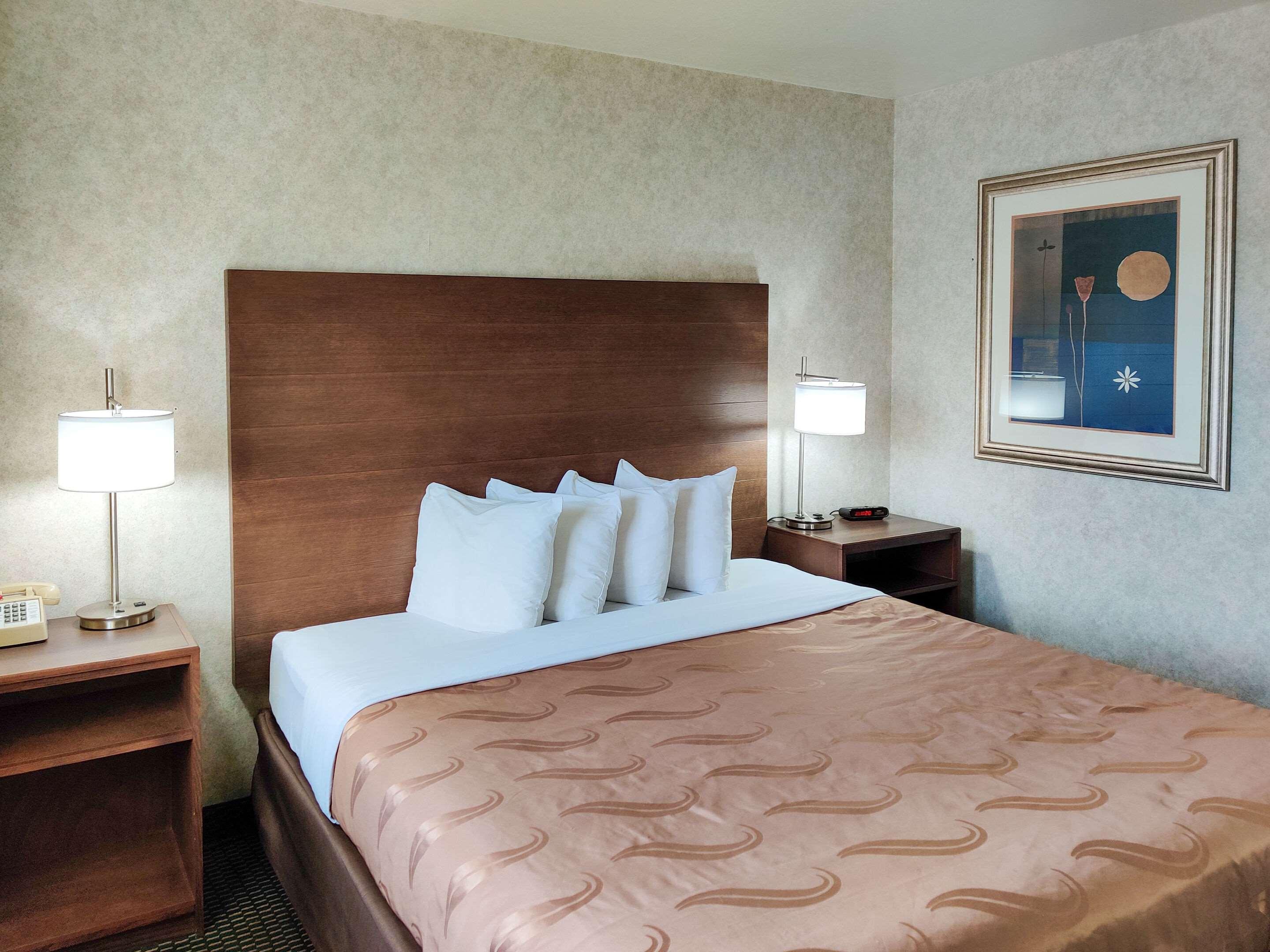 ROOM, KING BED