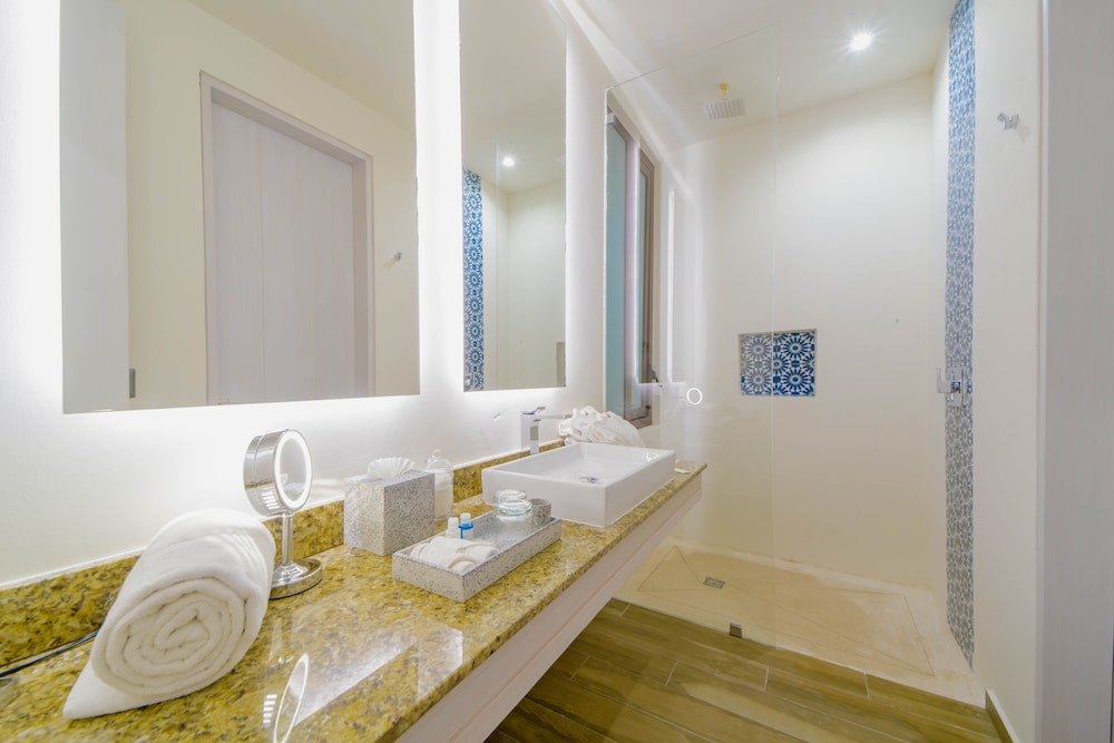 Kuyen Boutique Hotel 50/50