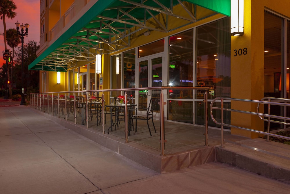 Courtyard By Marriott Deland Historic Downtown 18/47