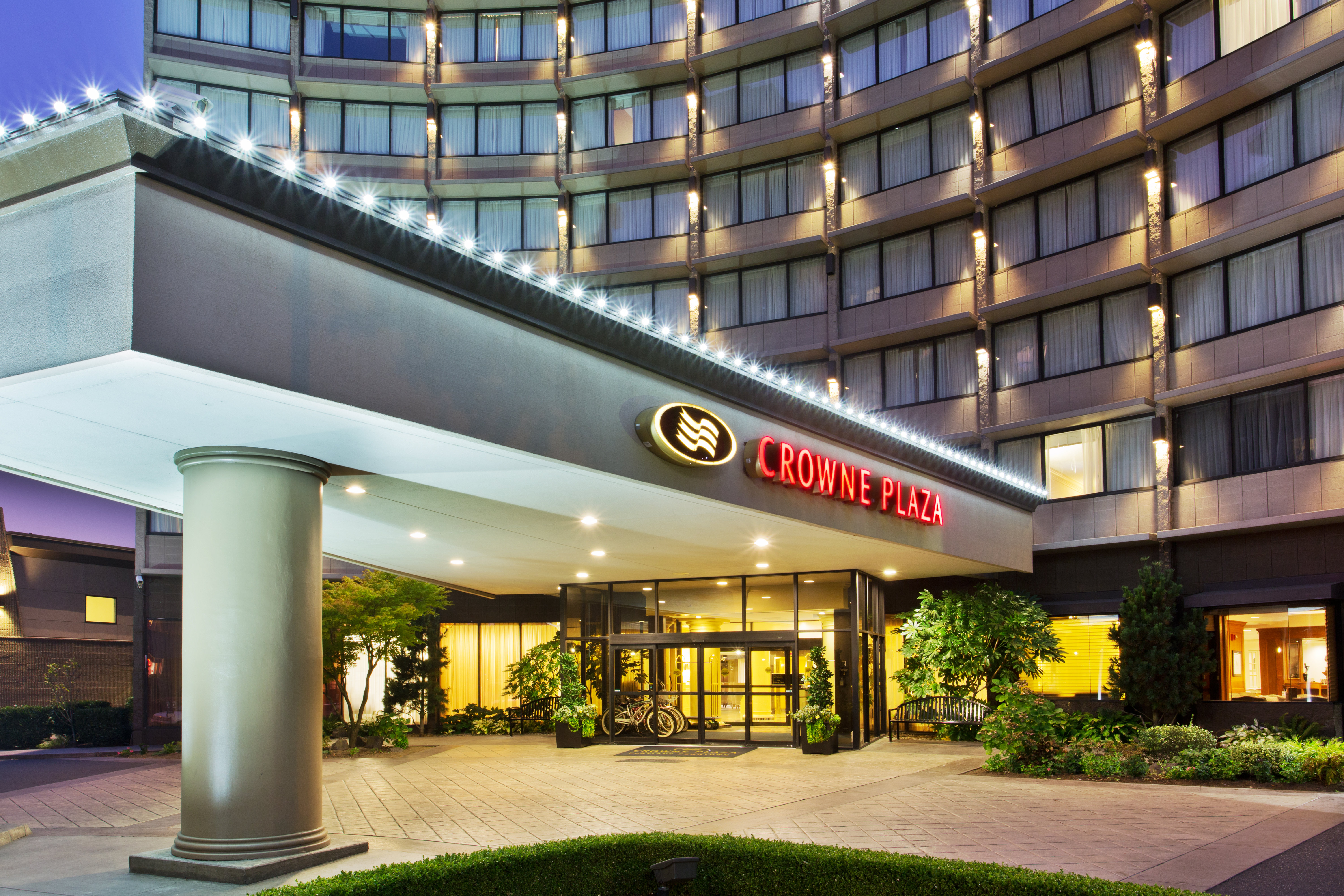 Crowne Plaza Portland Convention Center 4/82