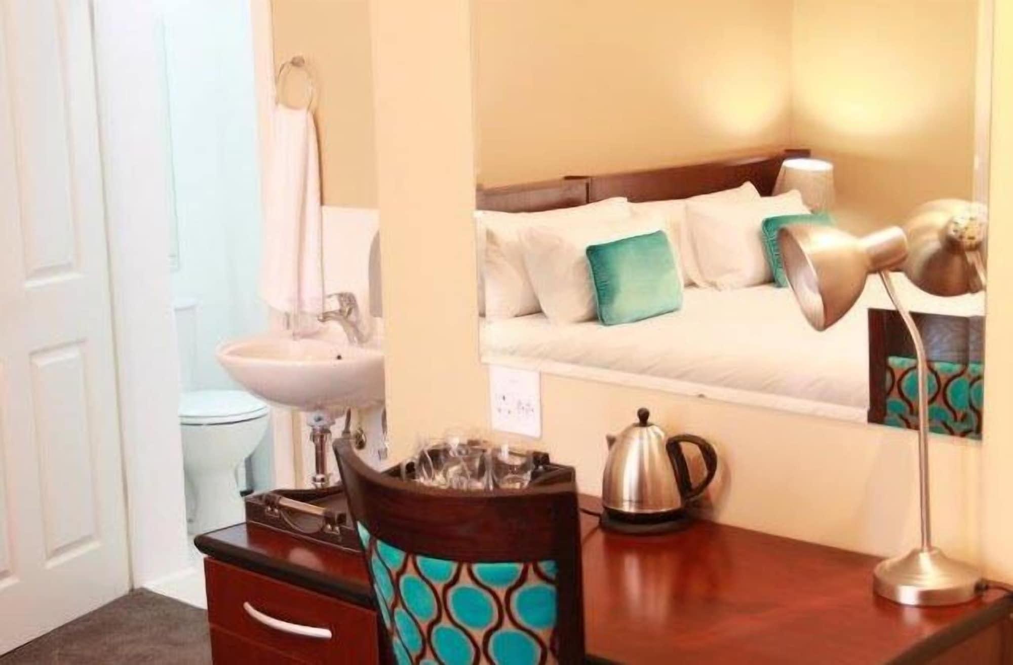 1St Class Manor B&B 17/23