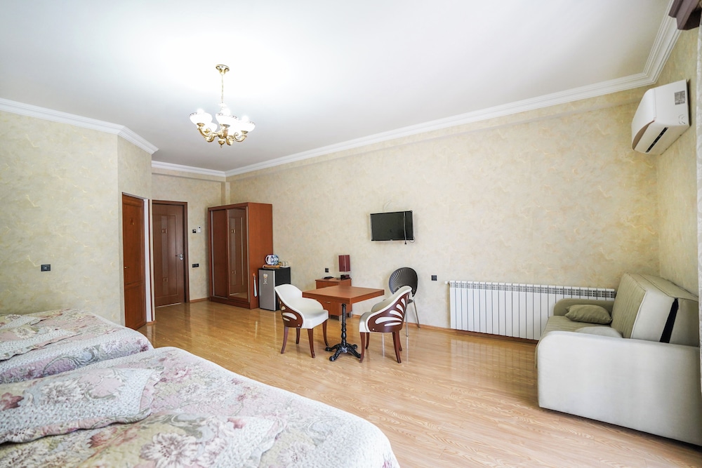 Natali Hotel 46/65