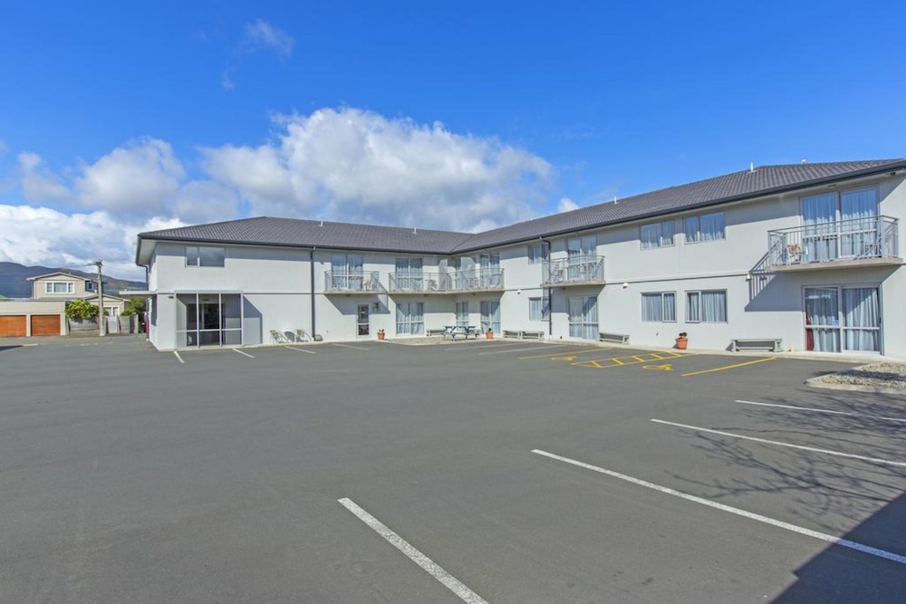 Bks Esplanade Motor Lodge 31/43