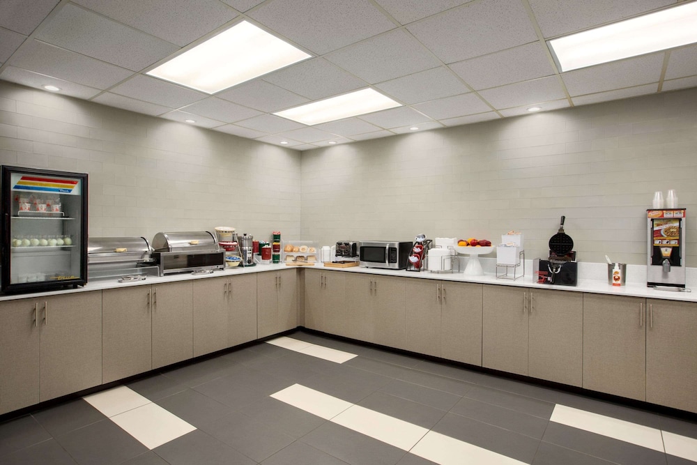 La Quinta Inn & Suites by Wyndham Dublin 49/67