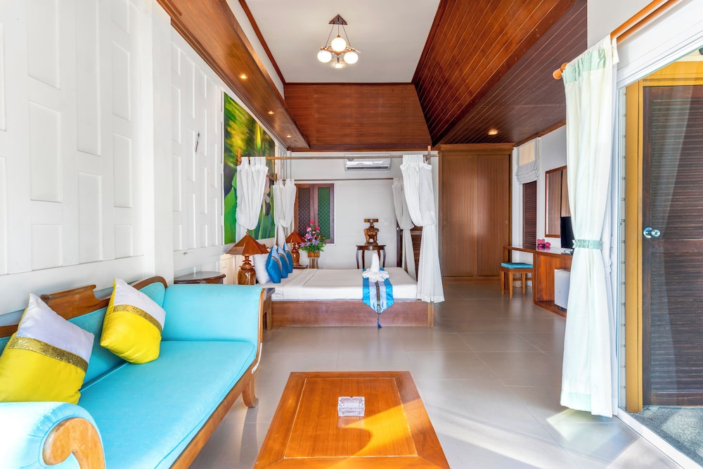 COCONUT BEACH RESORT 47/74