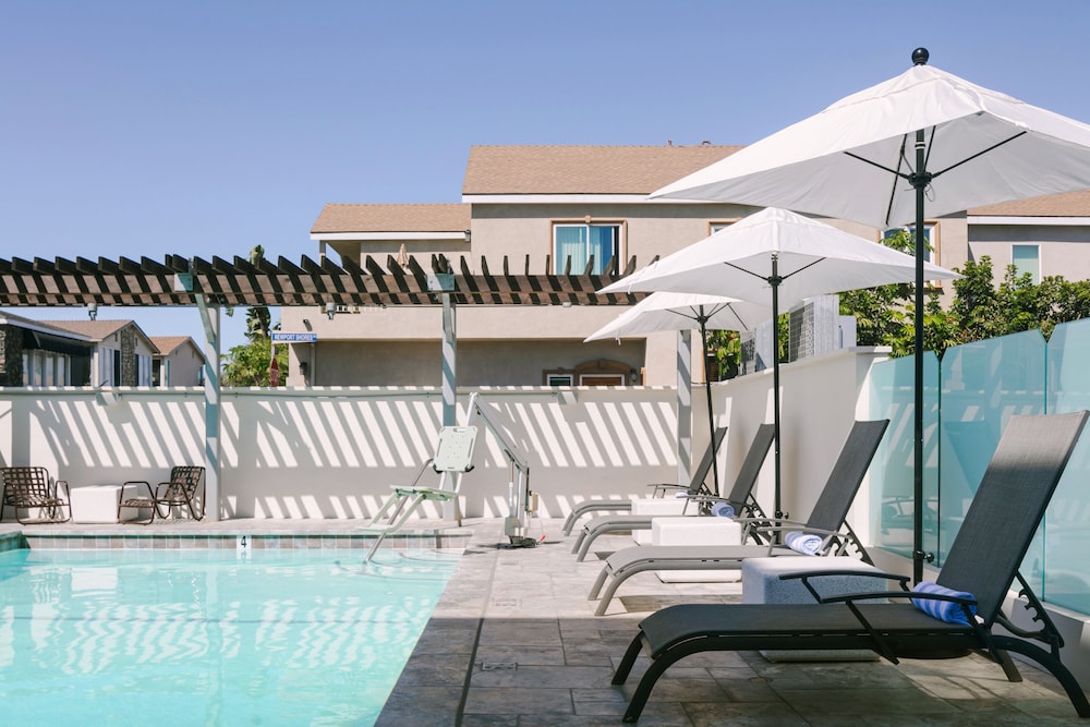 Hotel Solarena Newport Beach, a Dazzler Select by Wyndham 16/20