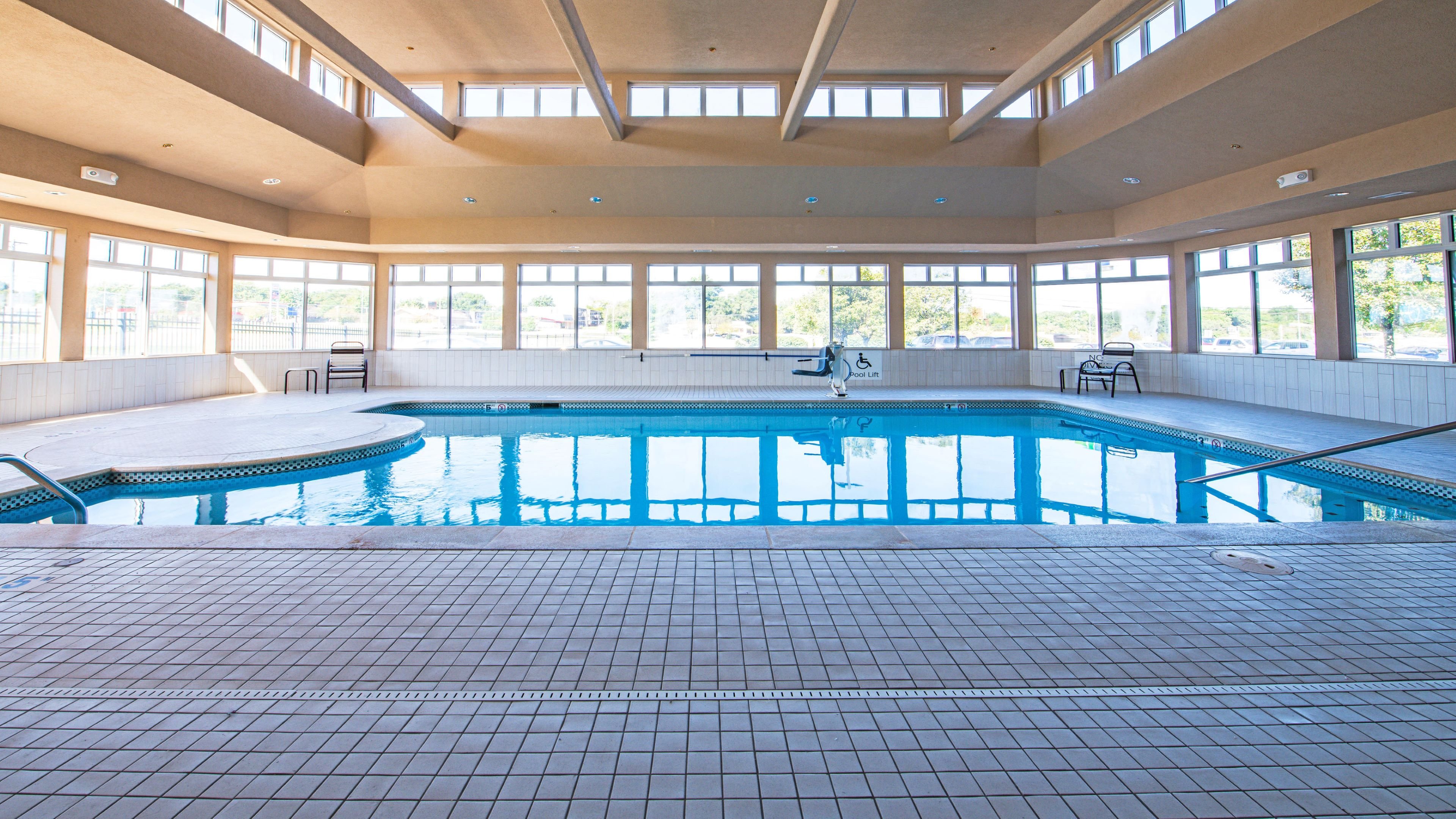 Holiday Inn Express Hotel And Suites Kansas City Grandview 42/64
