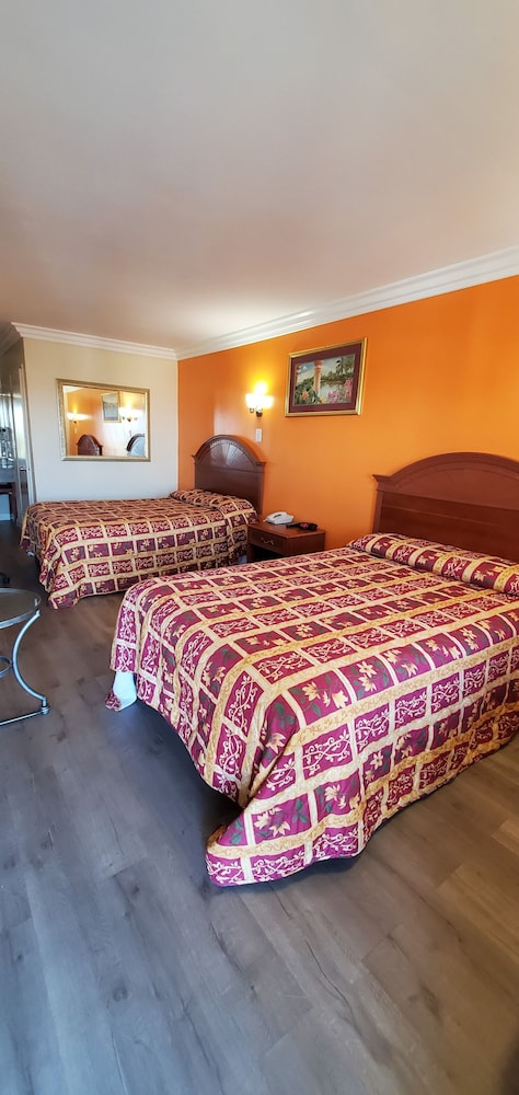 ROOM, 2 QUEEN BEDS, SMOKING