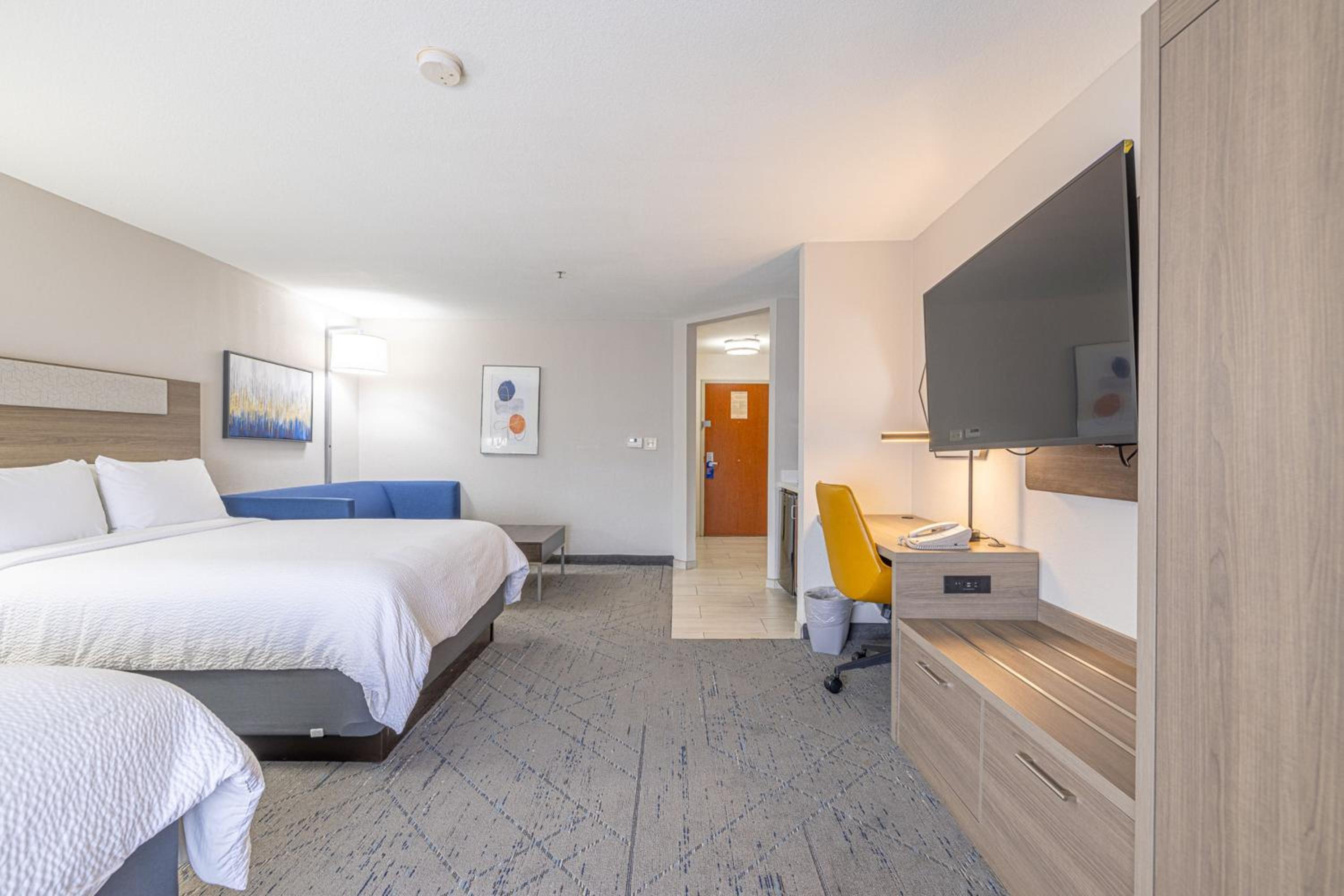Suite, 2 Queen Beds, Sofa