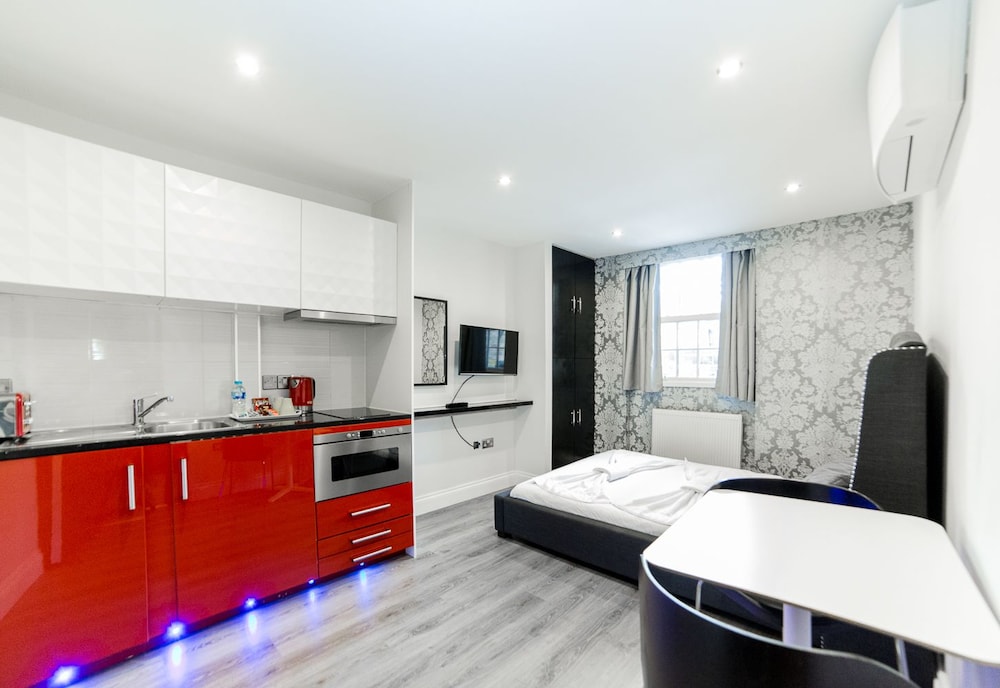 Imperial Court Suites 27/59