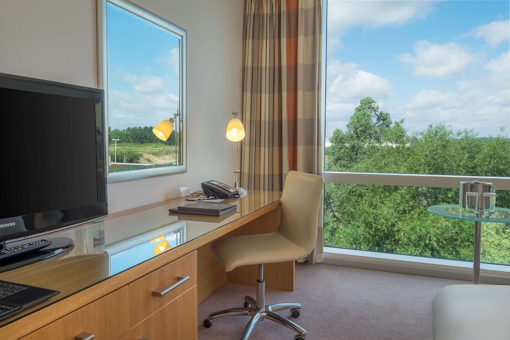 Hilton Reading Hotel 54/55