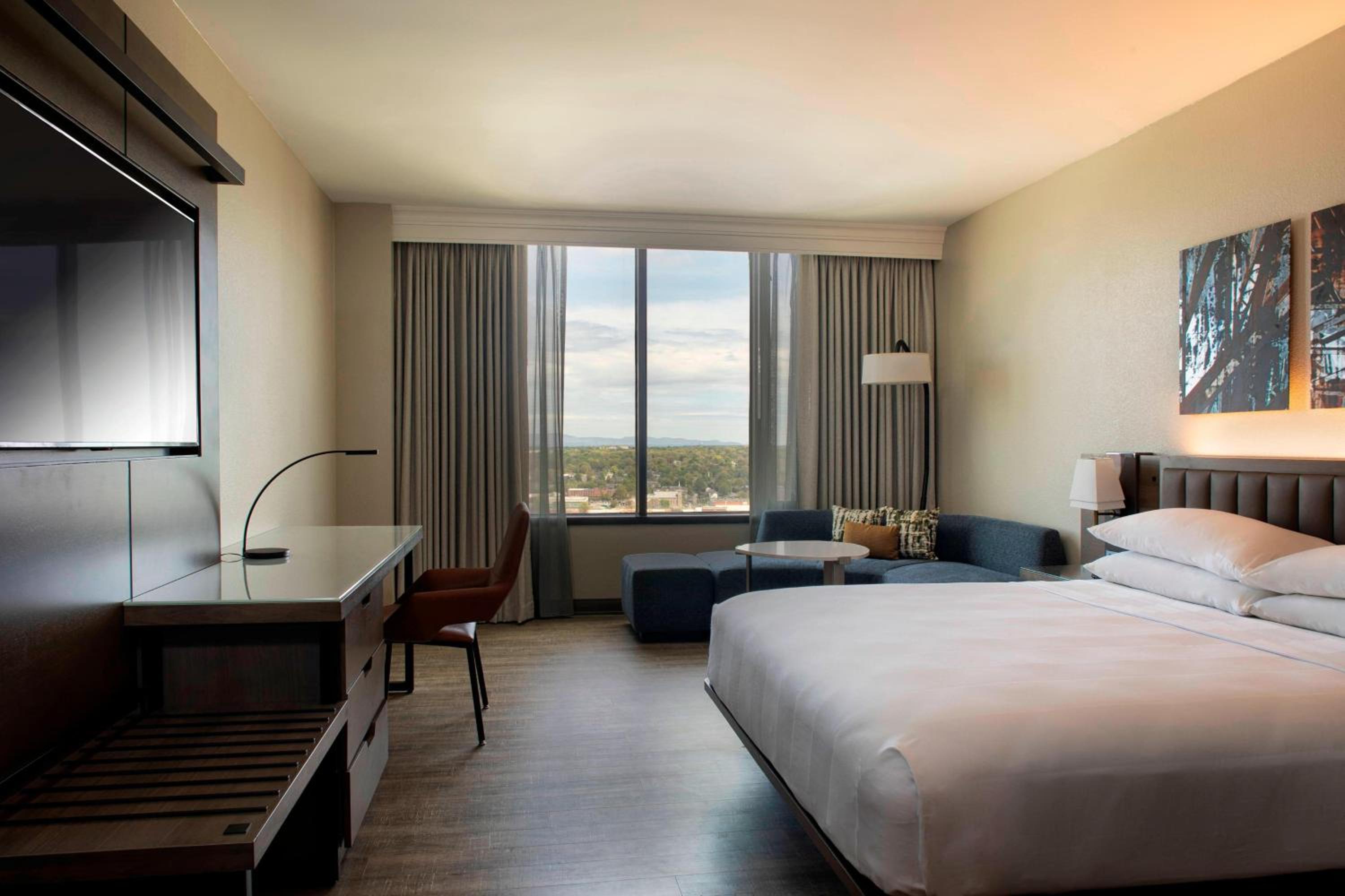 Renovated, Concierge, King Bed